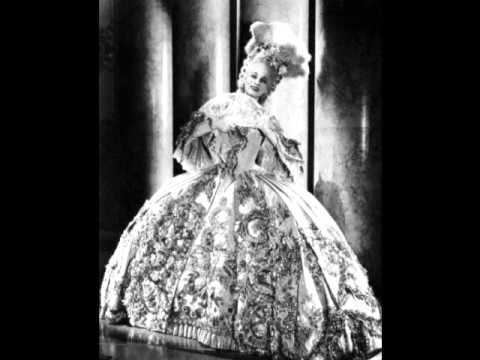 Marie Antoinette (1938 film) Marie Antoinette 1938 Costumes YouTube