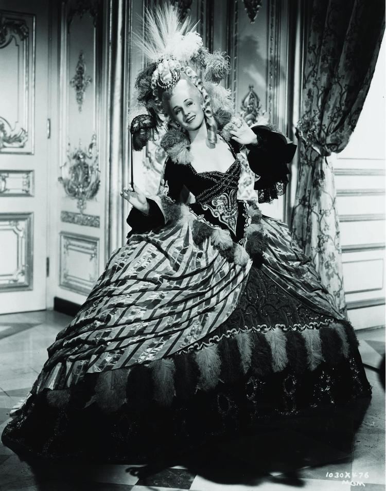 Marie Antoinette (1938 film) Still of Norma Shearer in Maria Antonieta 1938 httpwwwmovpins