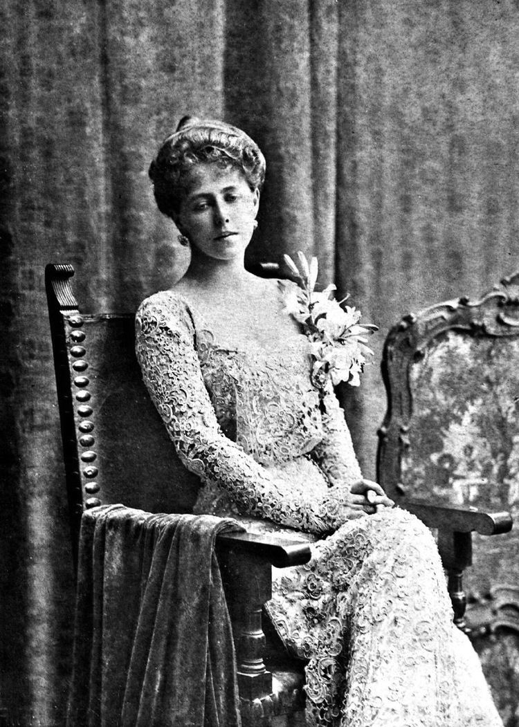 Marie of Romania Marie of Romania wearing an alllace dress Grand Ladies