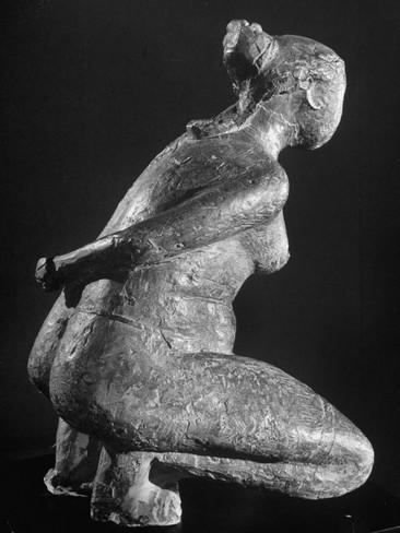 Marino Marini (sculptor) Sculptor Marino Marini39s Sculpture of a Kneeling Girl