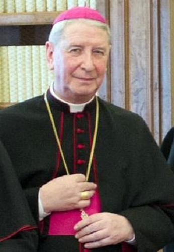 Mario Oliveri Albenga il vescovo si aggrappa agli amici per evitare le dimissioni