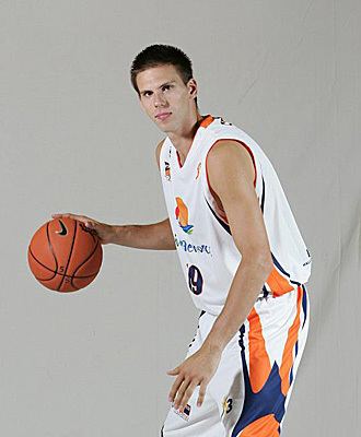 Mario Stojić Mario Stojic seguira jugando en el Meridiano hasta la temporada 2012