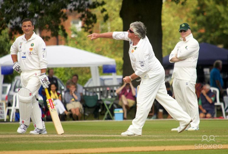 Mark Ealham (Cricketer) playing cricket