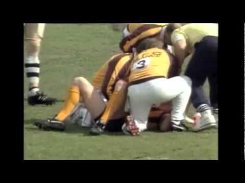 Mark Yeates (Australian rules footballer) AFL 1989 VFL Grand Final Mark Yeates bump on Dermott Brereton YouTube