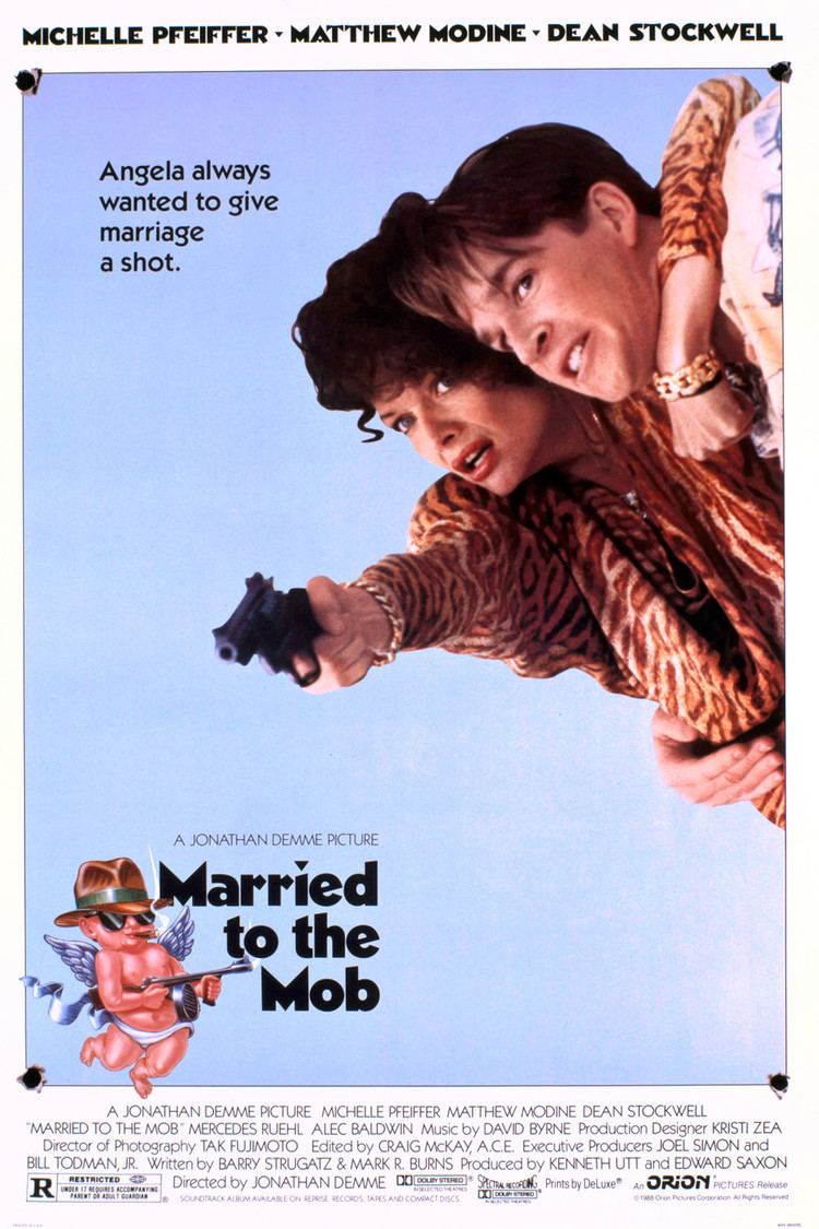 Married to the Mob wwwgstaticcomtvthumbmovieposters10984p10984
