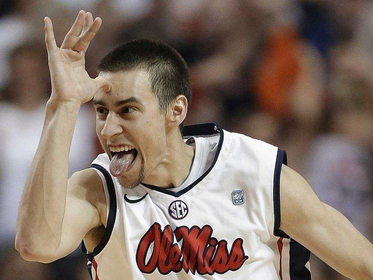 Marshall Henderson Marshall Henderson Gives Crowd The Finger Video Total