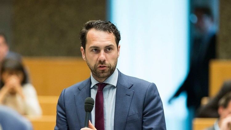 Martijn van Dam Martijn van Dam uit Zoetermeer dinsdag bedigd als staatssecretaris