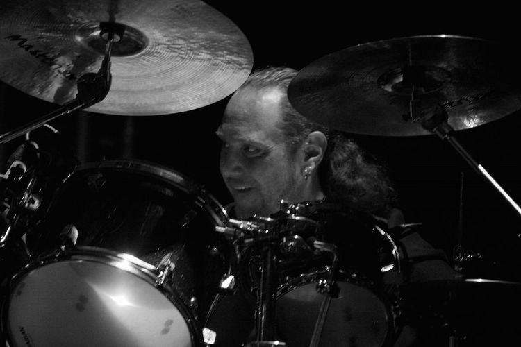 Martin Kearns RIP BOLT THROWER Drummer Martin Kiddie Kearns Dead At Age 38