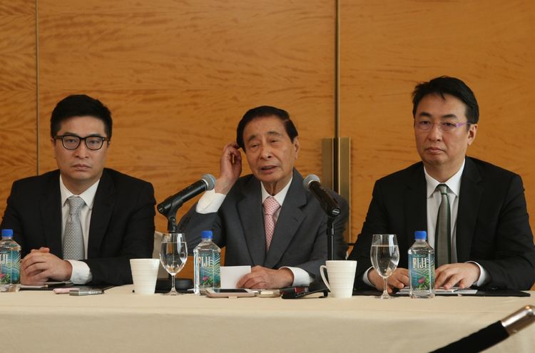 Martin Lee Ka-shing Hotel tycoon Lee makes way for son