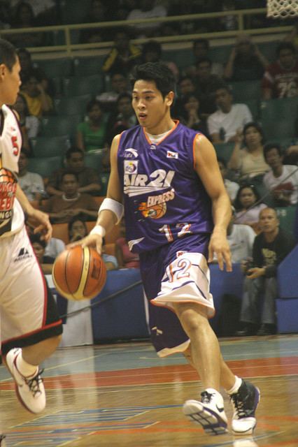 Marvin Cruz Air 21 Express vs Barangay Ginebra Nov 16 2007 Flickr