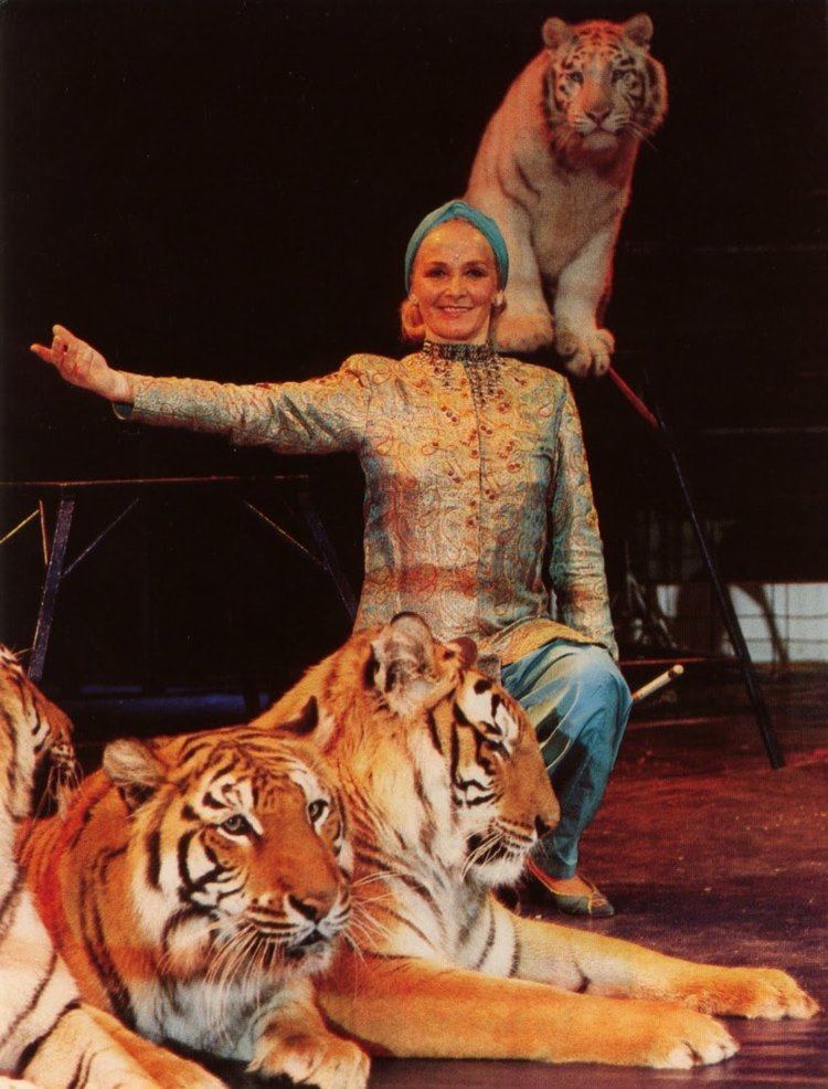 Mary Chipperfield A friend of the Circus Mary Chipperfields Tigers Knie 1993