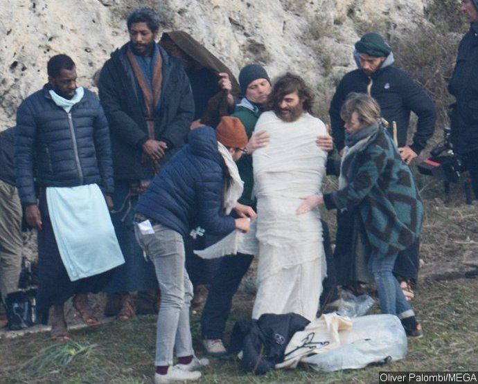 Mary Magdalene (2017 film) Joaquin Phoenix and Rooney Mara Spotted Filming Burial Scene for