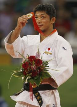 Masato Uchishiba Uchishiba earns Japan39s first gold with judo win The