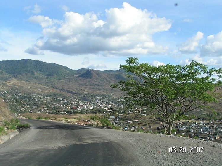 Overlook of downtown from Matagalpa-Jinotega highway during the dry season