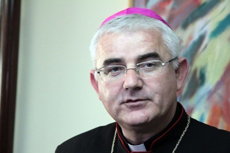 Mate Uzinić Biskup Uzini o pobaaju i djelovanju Crkve u hrvatskom drutvu