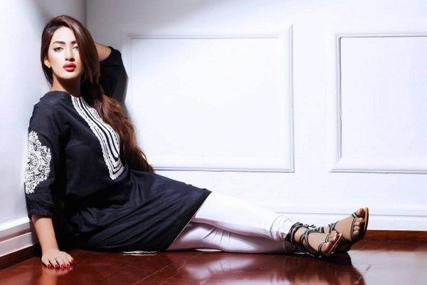 Mathira Mathira Model Actress And Singer Of Pakistan Celebs Sizes