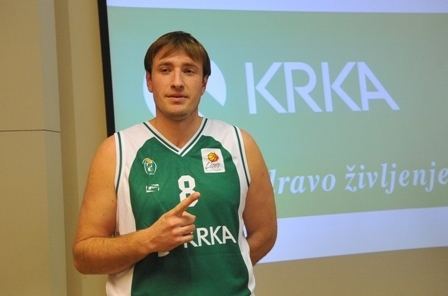 Matjaž Smodiš Koarkarska zveza Slovenije Matja Smodi se vraa v dres novomeke