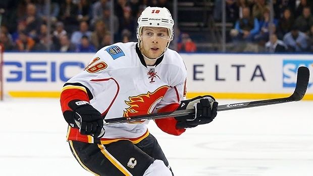 Matt Stajan Matt Stajan signs 4year extension with Flames NHL on