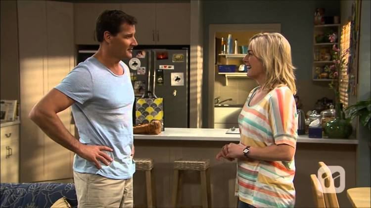 Matt Turner (Neighbours) Neighbours Lauren Turner amp Matt Turner II Hug 7035 Scene YouTube