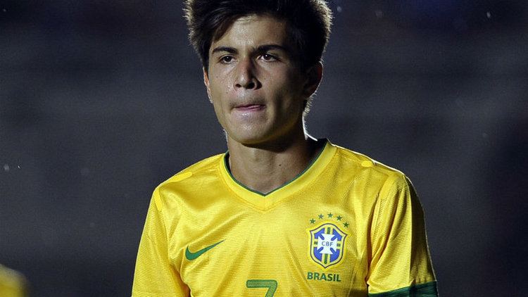 Mattheus Oliveira Bebetos son Mattheus Oliveira is close to completing a switch to