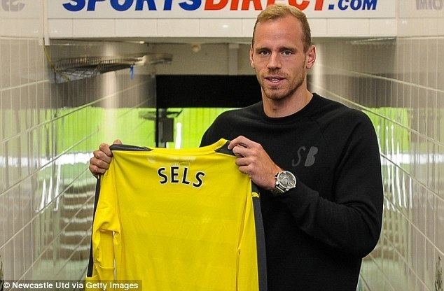 Matz Sels Newcastle confirm 45m signing of Matz Sels to give Rafa Benitez