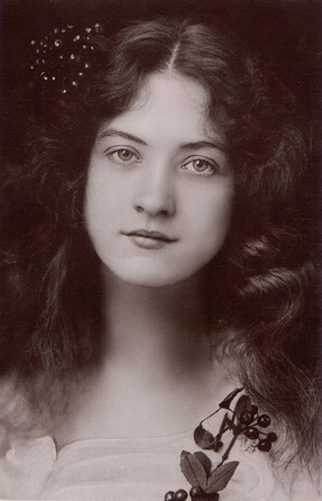 Maude Fealy Maude Fealy Photographs and Biography