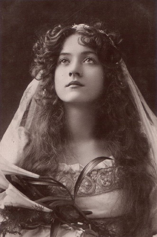 Maude Fealy Postcards of the Lovely Maude Fealy FROM THE BYGONE