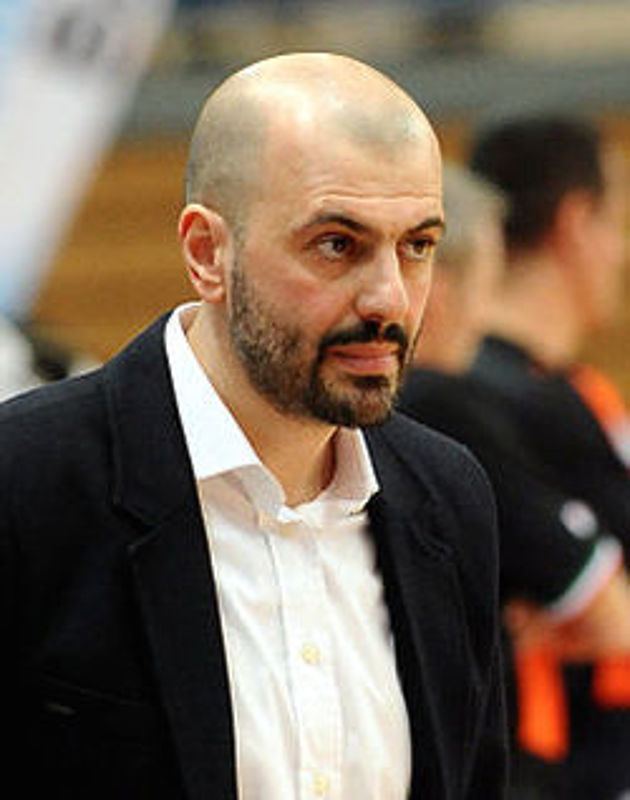 Maurizio Buscaglia Aquila basket coach Buscaglia firma il rinnovo di contratto fino al