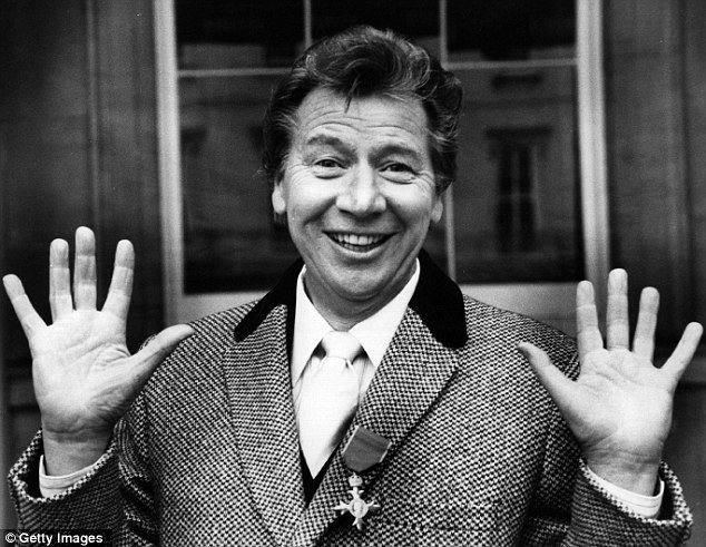 Max Bygraves Max Bygraves dead Veteran entertainer dies aged 89 after