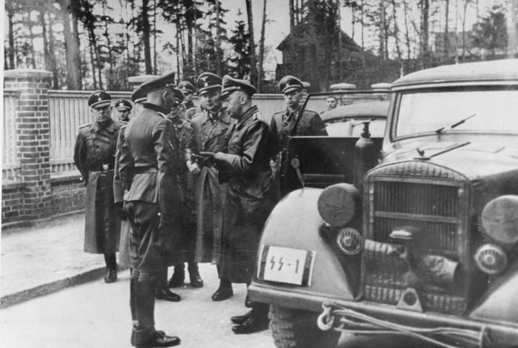 Max Pauly ReichsfuehrerSS Heinrich Himmler greets SS Sturmbannfuehrer and