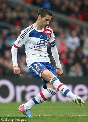 Maxime Gonalons Arsenal prepare 10m move for Maxime Gonalons the Lyon midfielder