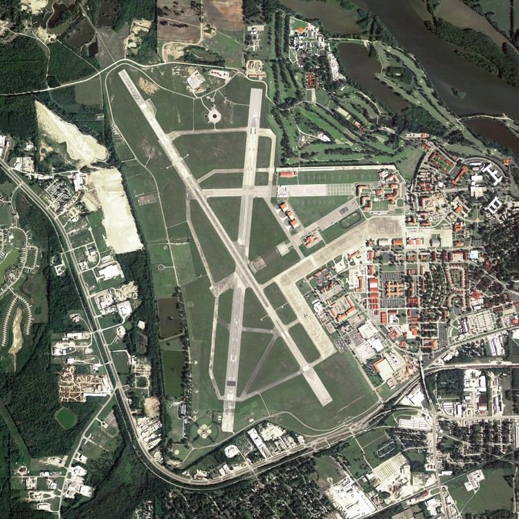 Maxwell Air Force Base FileMaxwell Air Force Basejpg Wikimedia Commons