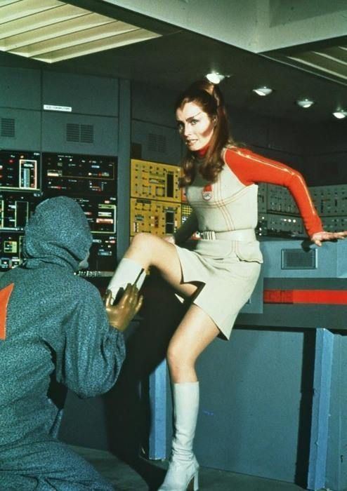 Maya (Space: 1999) Catherine Schell as Maya Space1999 Sries Fico Cientfica