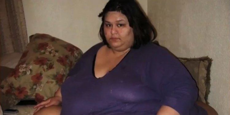 Mayra Rosales in her obese state sitting down and wearing a purple shirt.