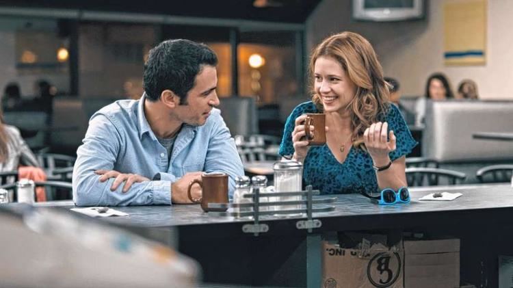 Mechanical Man movie scenes Chris Messina l and Jenna Fischer star in the romantic comedy Giant