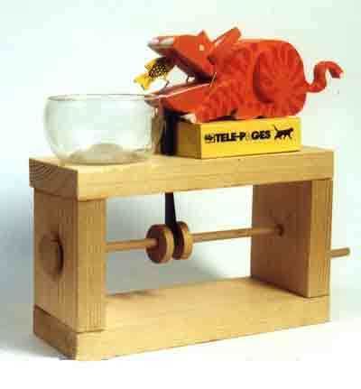 A cat eating fish Mechanical toy