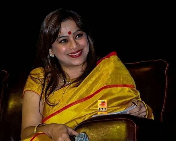 Medha Manjrekar Medha Manjrekar Photos in Yellow Saree Cute Marathi actresses