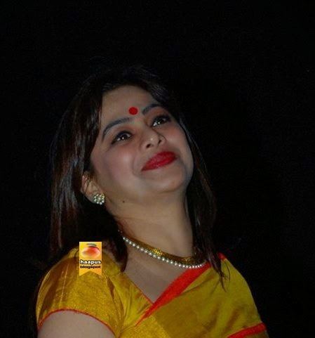 Medha Manjrekar Medha Manjrekar Photos in Yellow Saree Cute Marathi actresses