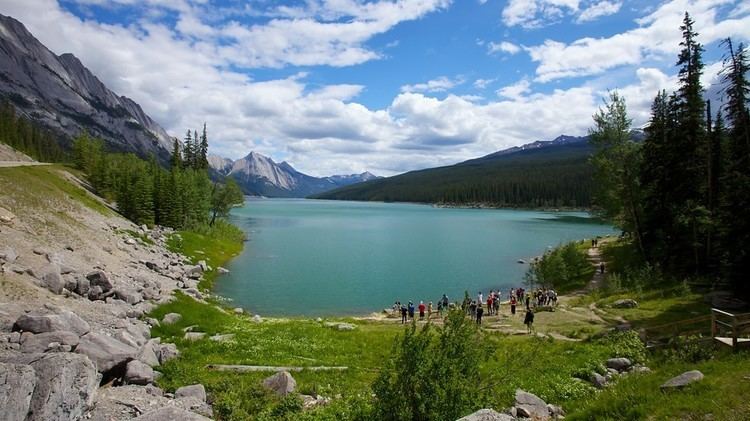 Medicine Lake (Alberta) httpsimagestrvlmediacommediacontentshared