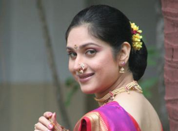 Meenakshi Seshadri Meenakshi Seshadri will be back this Diwali