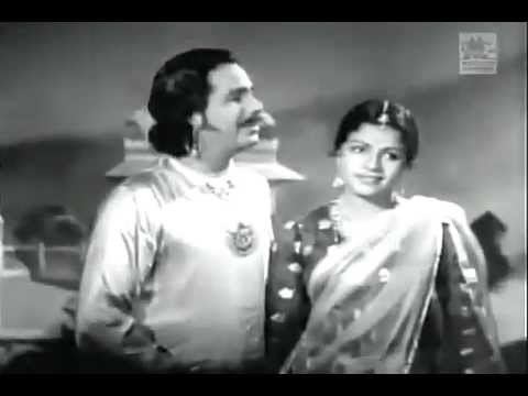 Meera (1945 film) Vinnum Mannum Meera 1945 VNagayya MSSubbulakshmi YouTube