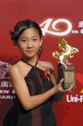 Megan Zheng holding her trophy at 40th Golden Horse Award ceremony in Tainan City