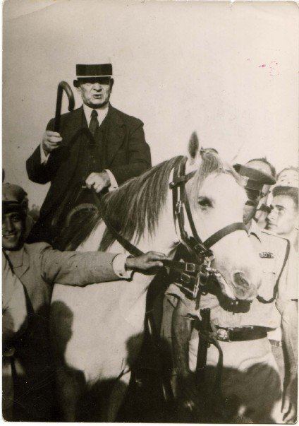 Meir Dizengoff The mayor and his horse Tel Aviv Fever
