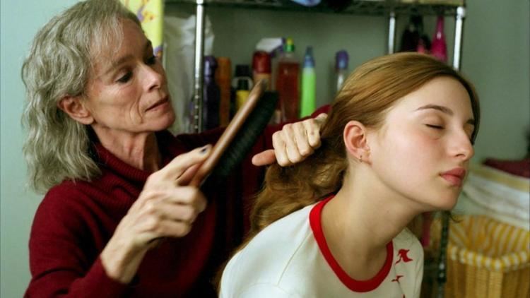 Geraldine Chaplin combing María Valverde's hair in a scene from the 2005 erotic drama film, Melissa P.