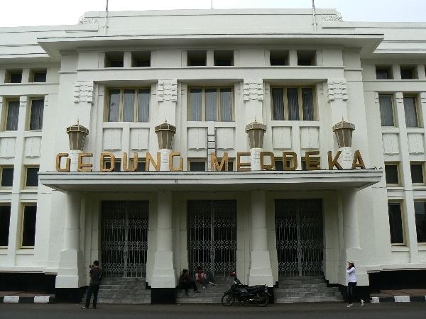 Merdeka Building httpsuploadwikimediaorgwikipediacommonscc