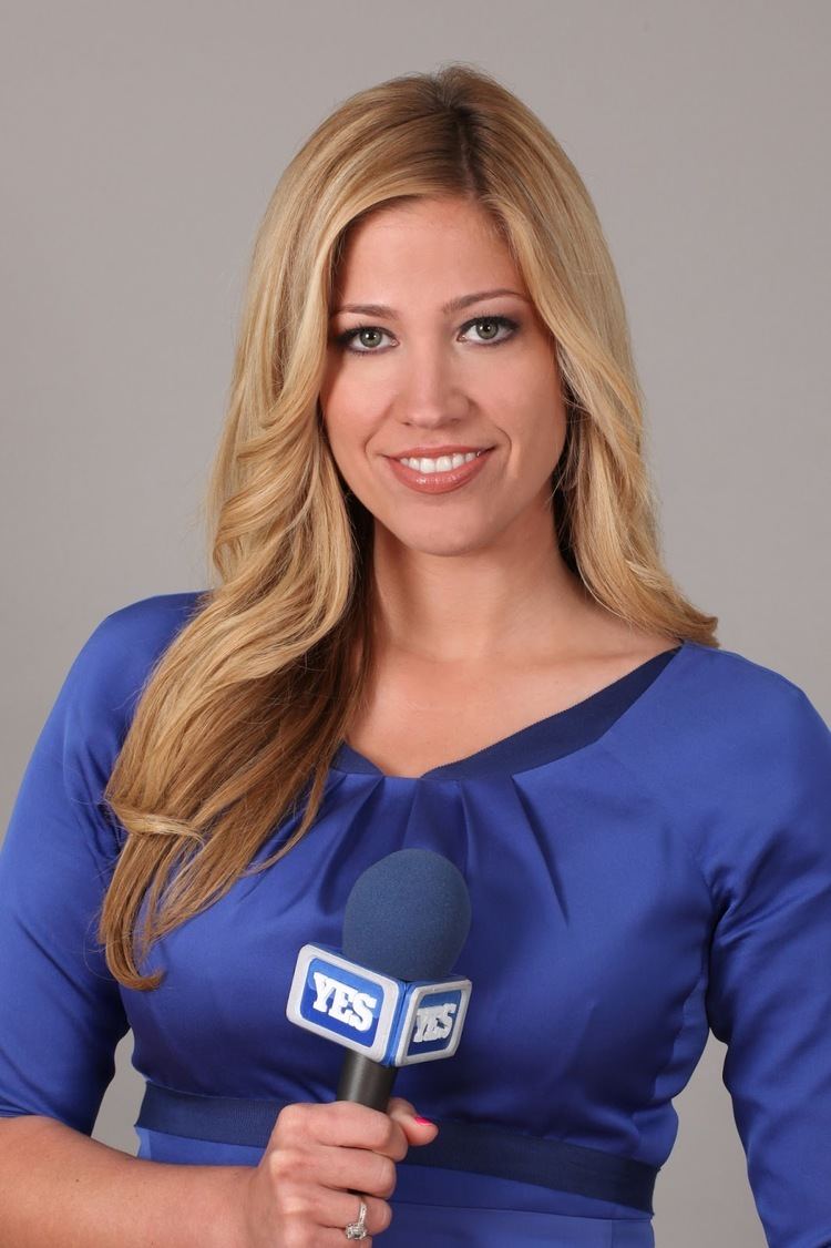 Meredith Marakovits wearing a blue shirt on YES Network