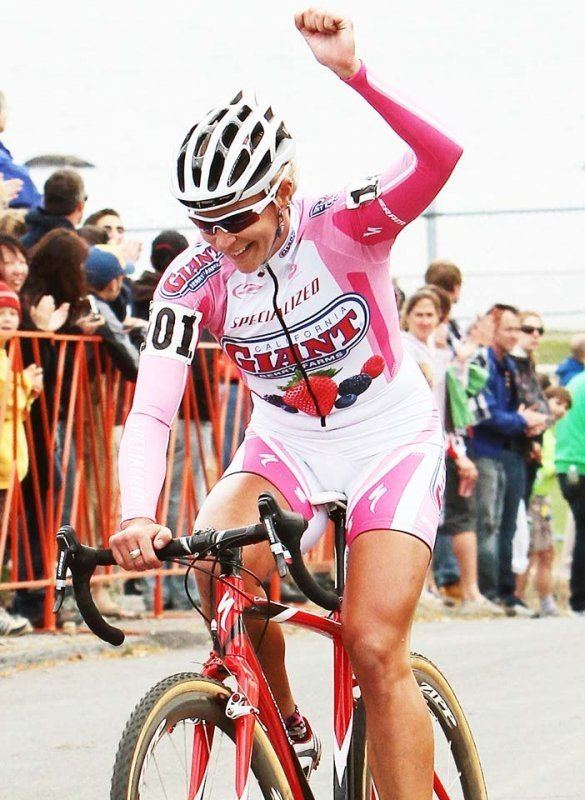 Meredith Miller Cal Giant39s Meredith Miller is Pretty in Pink Riding for