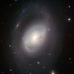 Messier 96 httpsuploadwikimediaorgwikipediacommonsthu