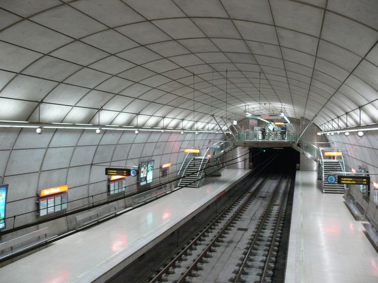 Metro Bilbao httpsuploadwikimediaorgwikipediacommons44