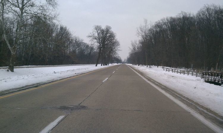 Metropolitan Parkway (Detroit area) httpsuploadwikimediaorgwikipediacommonsthu
